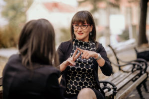 mujeres sordas