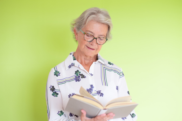 estudiante mayor 65 años 